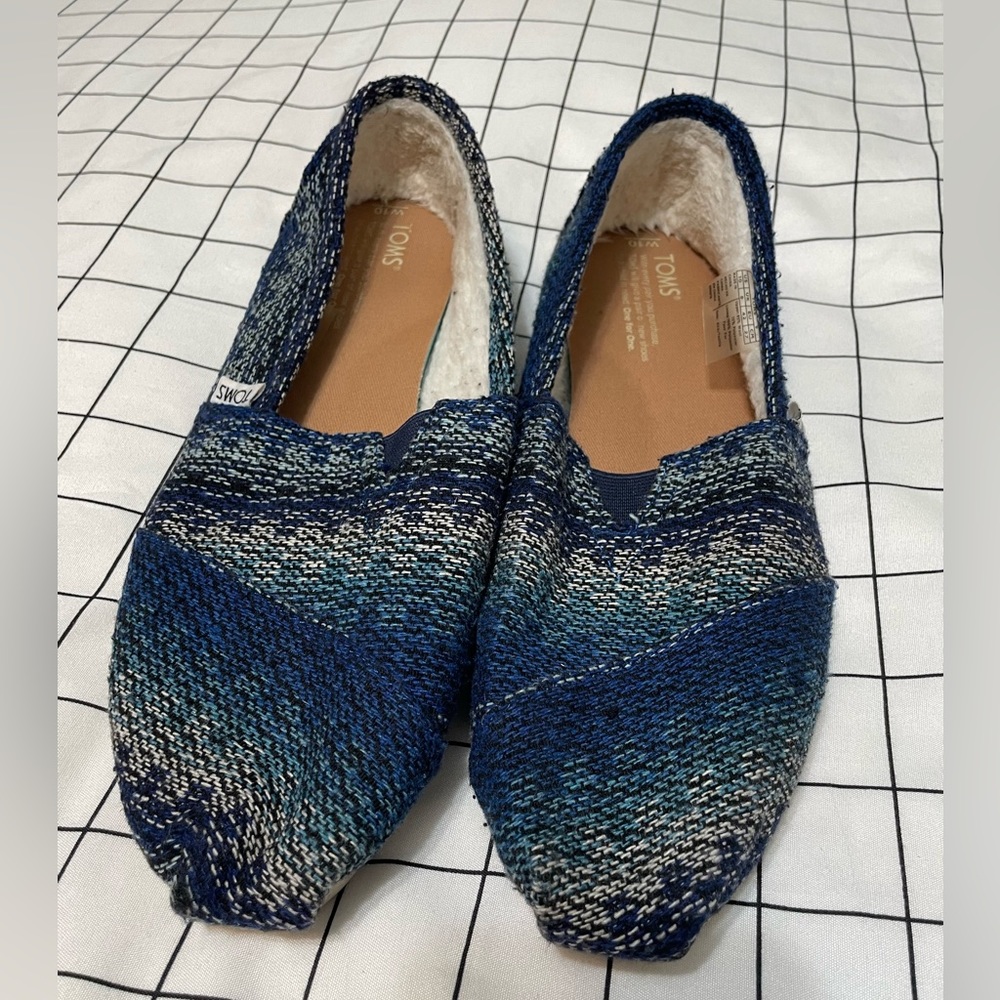 Women’s Tom’s Size 10